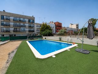 Piso  Avenida pelegrina de la. Planta baja con 102 m de jardín privado y acceso directo a pisci