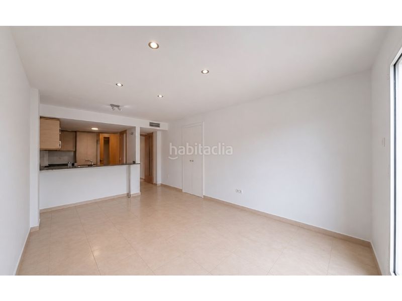 Foto 0f292c4c-2450-4057-b0bc-d089154c5757. Pis amb calefacció aparcament a Granada (La)