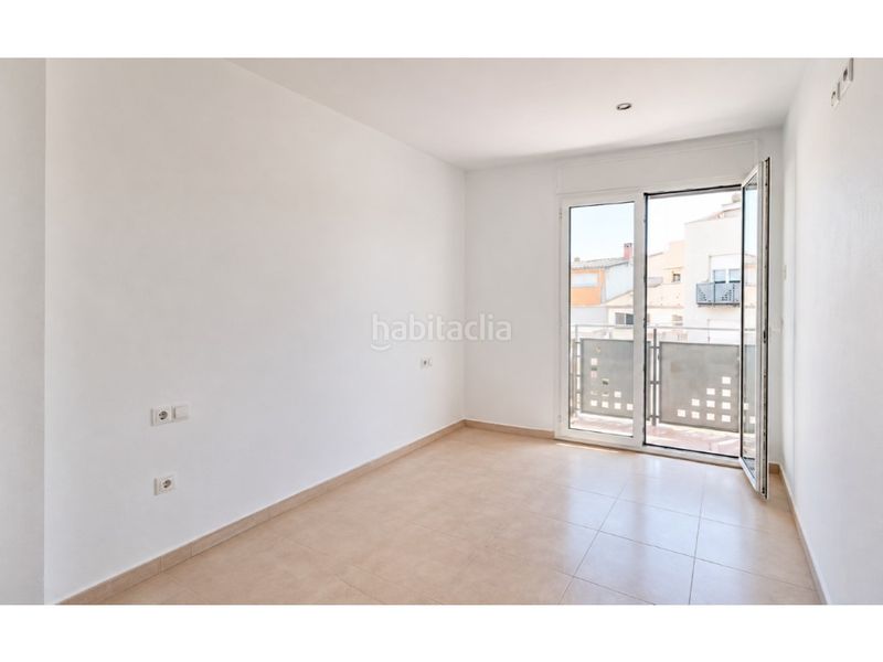 Foto b2d1a7a5-6e47-4b7a-9272-289908894e28. Pis amb calefacció aparcament a Granada (La)