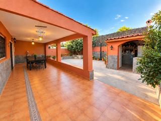 Haus  Calle font del cusco (s.p.m.). Casa adosada en sant pere molanta olèrdola, espacio, tranquilida