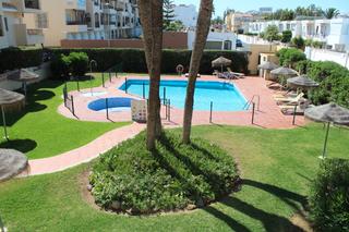 Apartament en Calle alameda 131. Apartamento con piscina y zonas ajardinadas