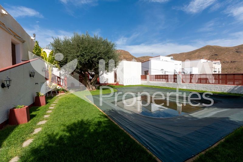 Foto 1aca7f79-1f52-44d8-8dad-738b86526474. House in calle parque 9 in Enix