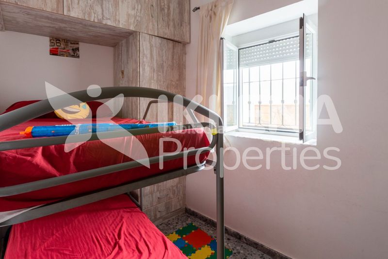 Foto ab3fea0d-fc56-4505-86bd-78acb54bfbd0. House in calle parque 9 in Enix