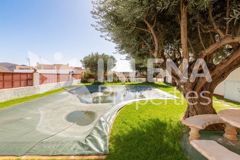 Foto bc22614b-7293-4649-8b5a-f496e57116f7. House in calle parque 9 in Enix