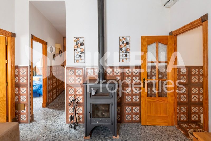 Foto c9f8c290-4456-4988-856c-2a49ed9f2094. House in calle parque 9 in Enix