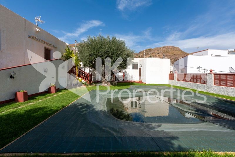 Foto e24cb133-26e4-4144-a820-e11a785dd3d6. House in calle parque 9 in Enix