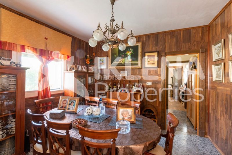 Foto f823bc8f-de2b-4122-847f-df11bc32d022. House in calle parque 9 in Enix