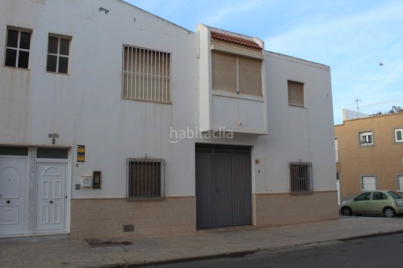 Foto e373cca7-d994-4dcb-8bf4-faf4c530c43e. Maison jumelée dans calle tarrasa 8 dans Roquetas pueblo Roquetas de Mar