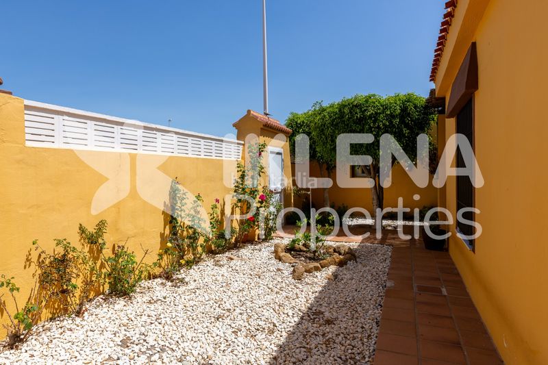 Foto 8279140d-8d13-4124-bdcd-1157e2ecf392. Xalet amb xemeneia aparcament piscina a El Sabinar-Urbanizaciones-Las Marinas-Playa Serena Roquetas de Mar