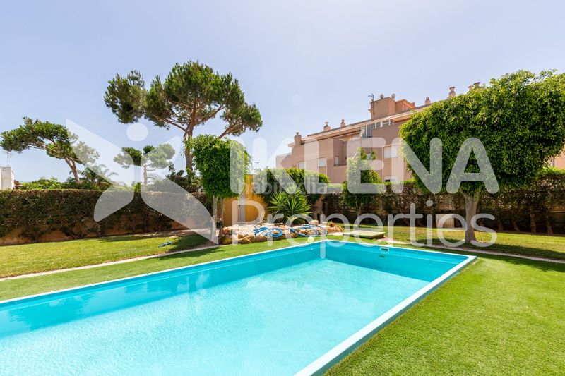 Foto a3eb0007-f1e2-4606-86d0-a8fe20e918ca. Xalet amb xemeneia aparcament piscina a El Sabinar-Urbanizaciones-Las Marinas-Playa Serena Roquetas de Mar