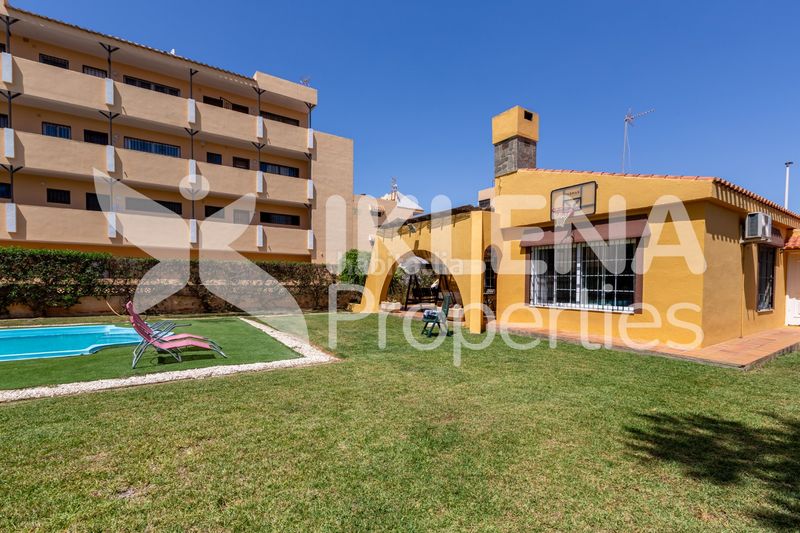 Foto ac3489b7-548f-45ba-b650-0f4f3ca3dc32. Xalet amb xemeneia aparcament piscina a El Sabinar-Urbanizaciones-Las Marinas-Playa Serena Roquetas de Mar