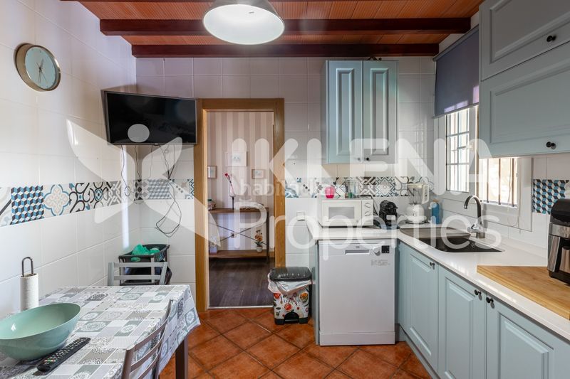 Foto b9cbdcef-54da-48b2-b5a1-62c5b232e074. Xalet amb xemeneia aparcament piscina a El Sabinar-Urbanizaciones-Las Marinas-Playa Serena Roquetas de Mar