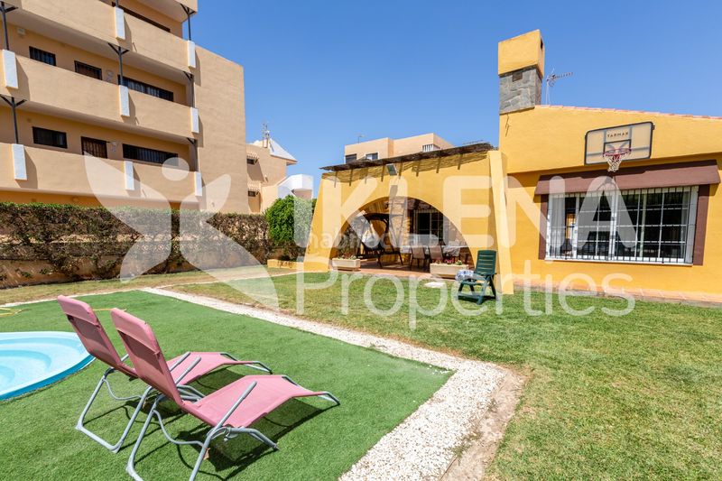 Foto c4f432a8-024d-45ef-b2df-861c09ae15d9. Xalet amb xemeneia aparcament piscina a El Sabinar-Urbanizaciones-Las Marinas-Playa Serena Roquetas de Mar