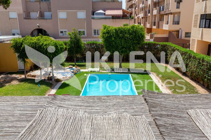 Foto e11dd340-0e60-4564-80ec-640d11460ecc. Xalet amb xemeneia aparcament piscina a El Sabinar-Urbanizaciones-Las Marinas-Playa Serena Roquetas de Mar