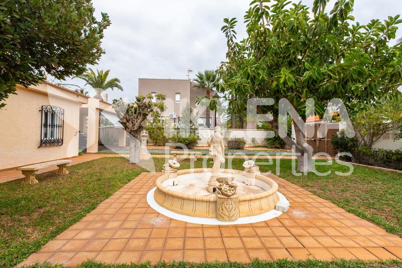 Foto 0f3ef6d4-d593-49d1-b39a-7d1ed71002b6. Chalet dans paseo central 922 dans El Sabinar-Urbanizaciones-Las Marinas-Playa Serena Roquetas de Mar