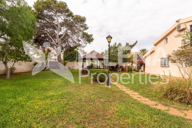 Foto c9fc7696-9b75-4ef9-ad3c-fc46f38512c5. Chalet dans paseo central 922 dans El Sabinar-Urbanizaciones-Las Marinas-Playa Serena Roquetas de Mar