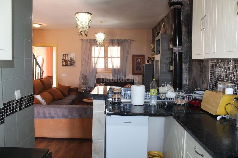 Foto 6a487908-023d-4b67-9053-0f4f47231a78. Casa aparellada amb xemeneia calefacció a Enix