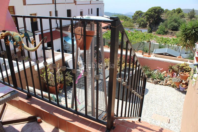 Foto 7be4383a-d7ff-4f0d-8514-52358df2f932. Casa aparellada amb xemeneia calefacció a Enix