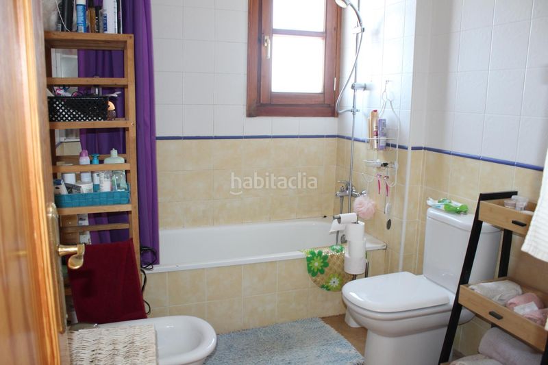 Foto a0bb48ee-dcbf-4869-89f6-96162e77ee08. Casa aparellada amb xemeneia calefacció a Enix