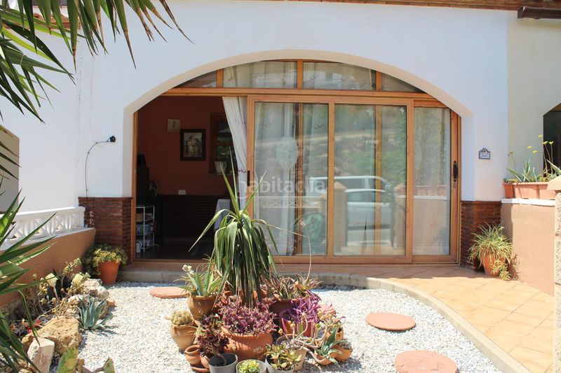 Foto be362578-8b24-4cfd-82c7-c74c82d833bd. Casa aparellada amb xemeneia calefacció a Enix