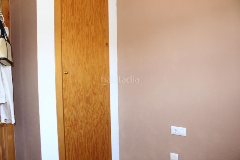Foto be5e480e-6b52-4a88-9185-a04d682f7b3c. Casa aparellada amb xemeneia calefacció a Enix