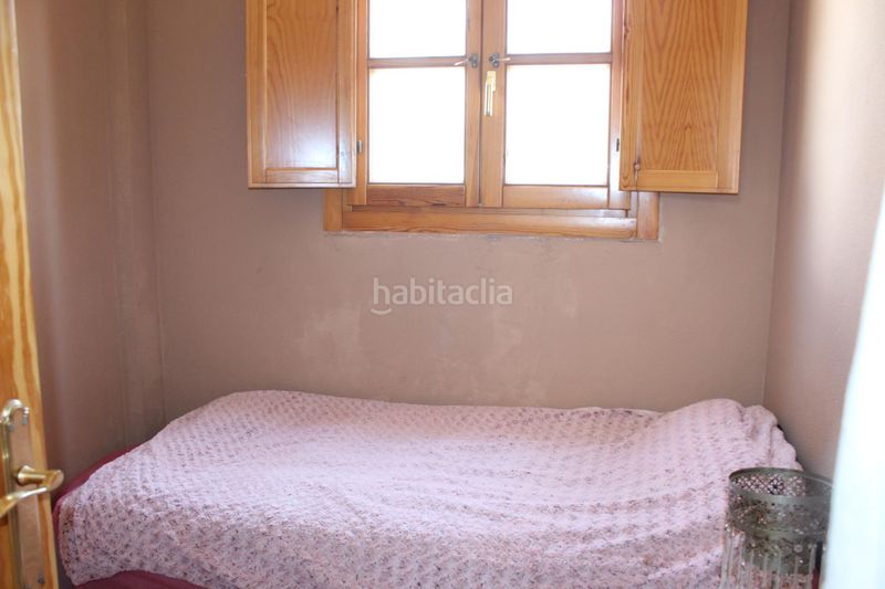 Foto d6b40da0-ef3e-40e6-95d2-cd3e344c2dd6. Casa aparellada amb xemeneia calefacció a Enix
