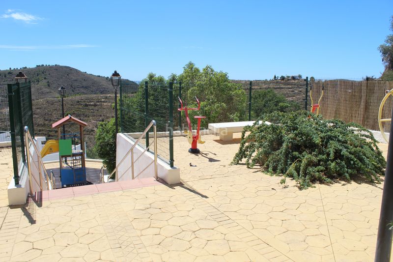 Foto d9c1d61f-4244-4d42-8878-aaba537e7283. Casa aparellada amb xemeneia calefacció a Enix