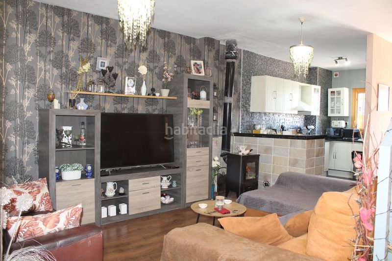 Foto dd0abab7-0046-4d7f-859f-f06ede7eb4e3. Casa aparellada amb xemeneia calefacció a Enix