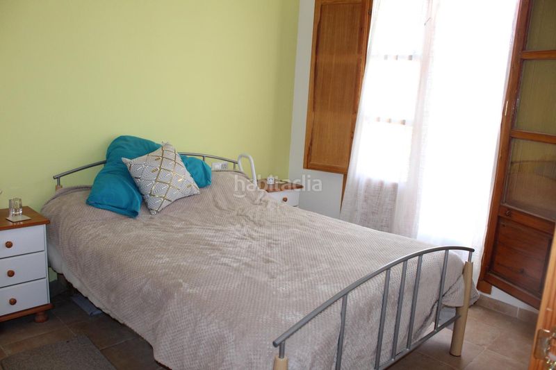 Foto 08e99548-aff7-4fb9-a428-cb7f10f3f583. Casa aparellada amb xemeneia aparcament a Enix