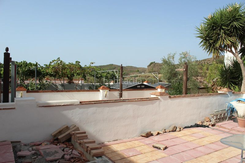 Foto 7f02d752-79cb-43bb-a7d2-649c93ebbe89. Casa aparellada amb xemeneia aparcament a Enix