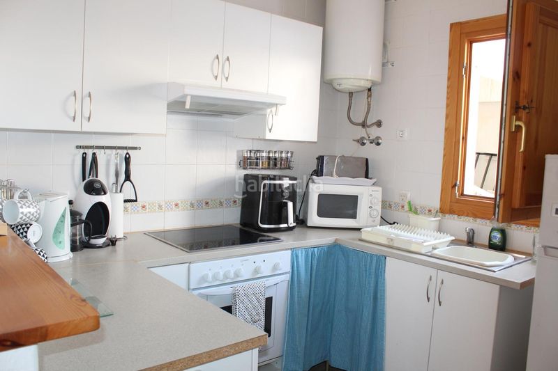 Foto b271400a-c054-4219-a224-484c44d4c6ab. Casa aparellada amb xemeneia aparcament a Enix