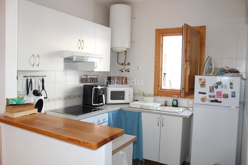 Foto ea9ffd3d-9e9a-4b8d-a9d8-f03159f8db2c. Casa aparellada amb xemeneia aparcament a Enix