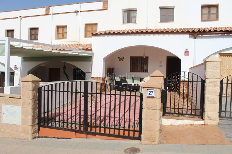 Foto f211ee35-cdfc-4d23-b006-973dd8b56126. Casa aparellada amb xemeneia aparcament a Enix