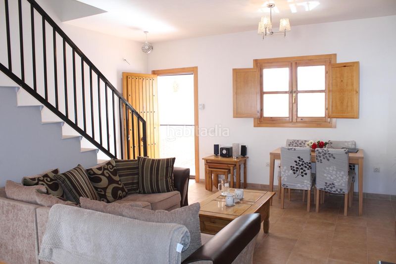 Foto f5f86515-2f3a-4200-baf5-8a80a9b37ad0. Casa aparellada amb xemeneia aparcament a Enix
