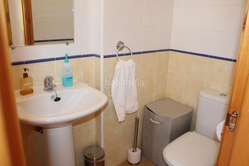 Foto fd069101-3a1d-4c40-9df1-425ff509d455. Casa aparellada amb xemeneia aparcament a Enix
