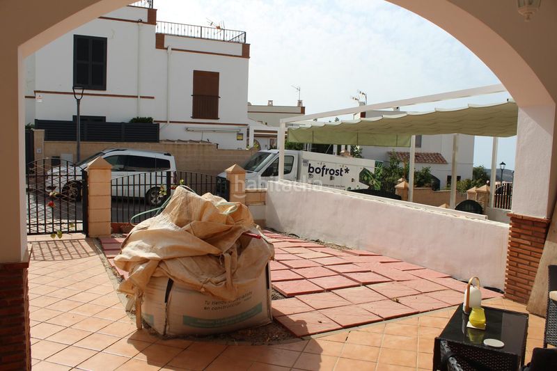 Foto ffd723a3-0e9f-4521-b773-c3ca51c7e22b. Casa aparellada amb xemeneia aparcament a Enix