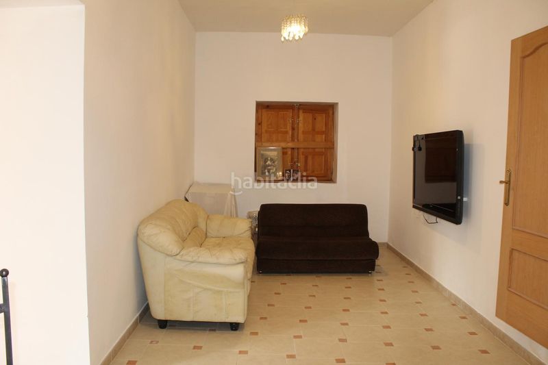 Foto 13a7caf1-6095-4b08-ae69-bc3e5a3c5851. Casa adosada en calle fuente del oro 41 casa con terreno y grandes posibilidades en Berja