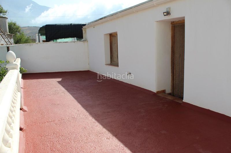 Foto 4bd9ddd3-4994-4e66-b24f-5c585802b218. Casa adosada en calle fuente del oro 41 casa con terreno y grandes posibilidades en Berja
