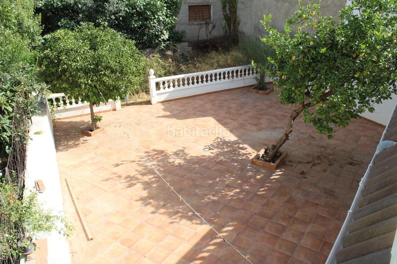 Foto 61c82f42-3f46-44a0-ab90-1baff03d6252. Casa adosada en calle fuente del oro 41 casa con terreno y grandes posibilidades en Berja