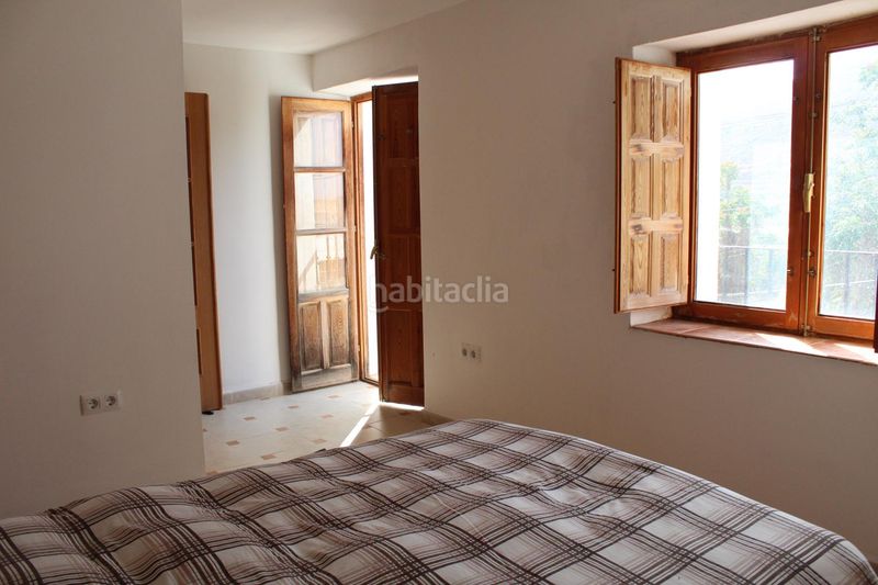 Foto 6b6f28c1-b8de-46b9-846a-4639a7062577. Casa adosada en calle fuente del oro 41 casa con terreno y grandes posibilidades en Berja