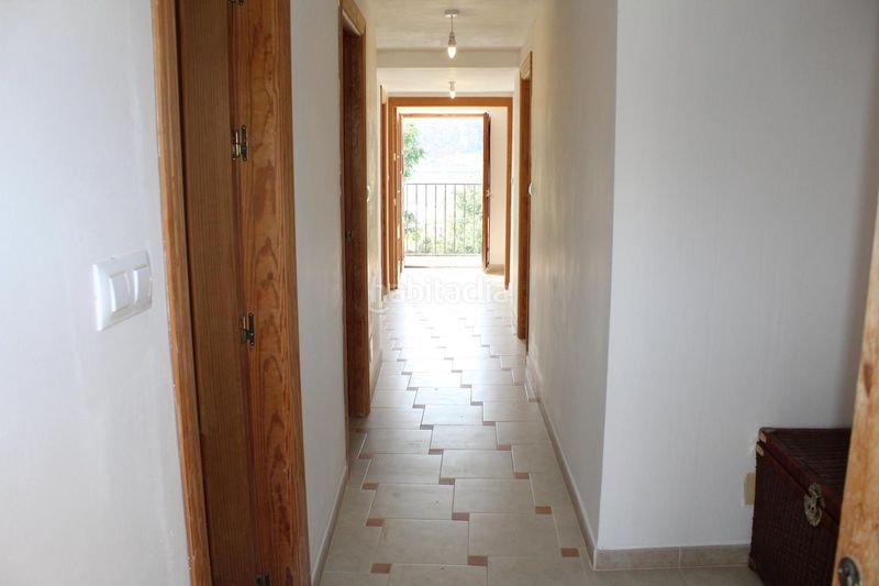 Foto 77e9e0a5-e15e-4673-a0ac-71e306d646f5. Casa adosada en calle fuente del oro 41 casa con terreno y grandes posibilidades en Berja