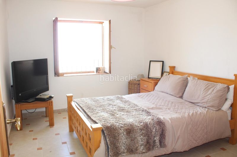 Foto a058b996-8113-421d-80ca-7726e1c7cb30. Casa adosada en calle fuente del oro 41 casa con terreno y grandes posibilidades en Berja