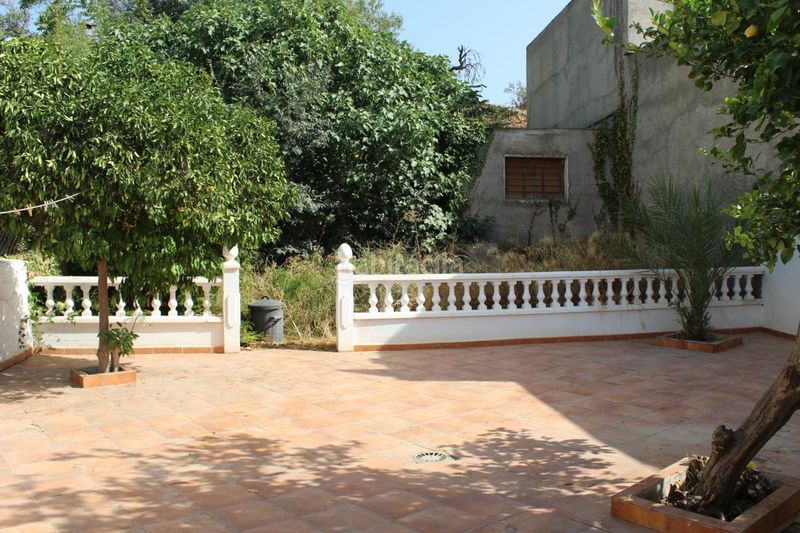 Foto a51a9d61-a899-4874-ad1e-5ea56d6d0ea4. Casa adosada en calle fuente del oro 41 casa con terreno y grandes posibilidades en Berja