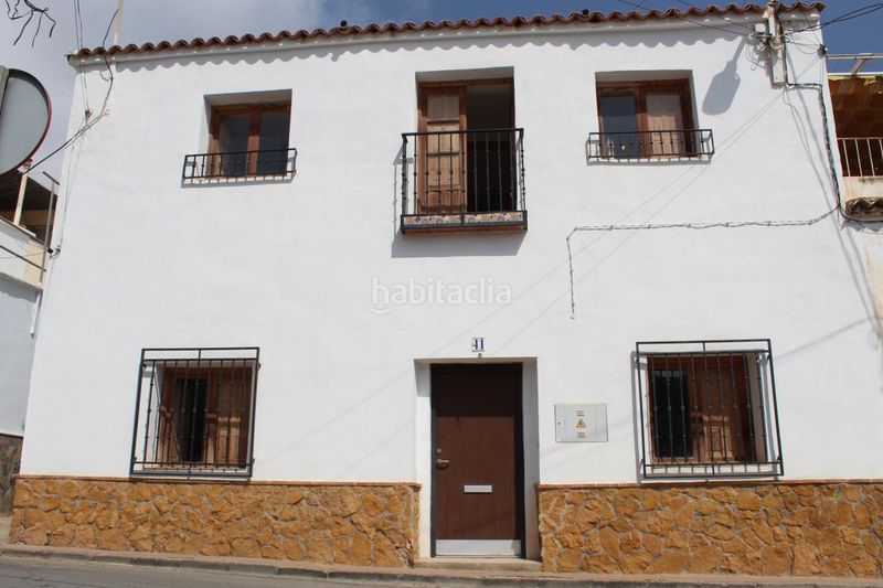Foto ca91ce6c-cef5-4f57-8385-66dcef2ac106. Casa adosada en calle fuente del oro 41 casa con terreno y grandes posibilidades en Berja