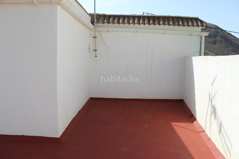 Foto eb53a83e-5893-495c-8cf3-015854dbdd1b. Casa adosada en calle fuente del oro 41 casa con terreno y grandes posibilidades en Berja