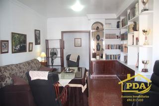 Pis a Rioseco 79. Piso en venta en palma del rio, 3 dormitorios.