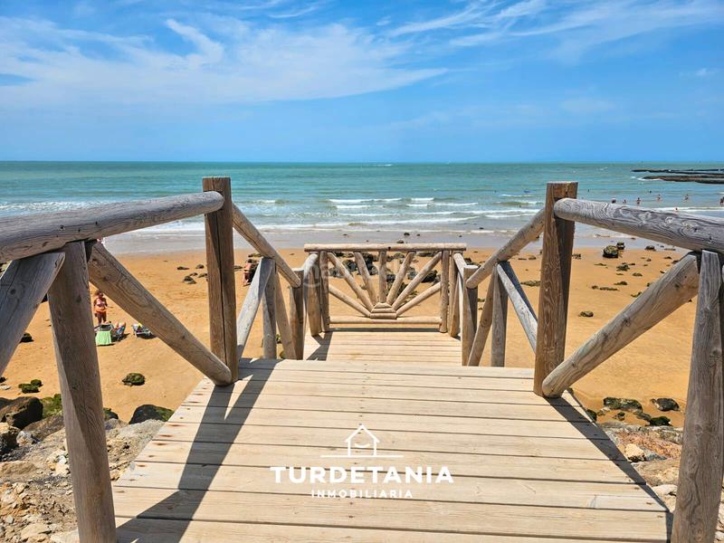 Foto e7b26da4-b89d-43c3-bc64-c685038ca17c. Alquiler casa ¡nueva disponibilidad! casa en urbanizacion privada con acceso directo a la playa en Chipiona