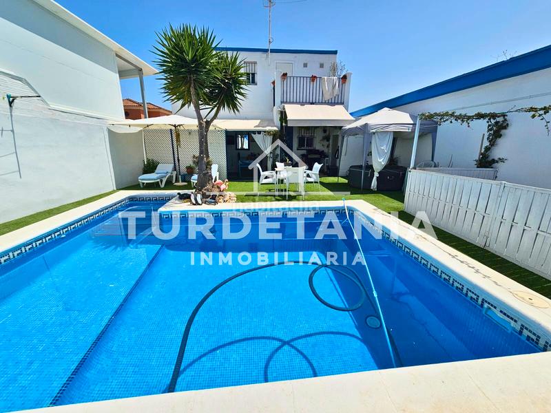 Foto 0c5d57ab-261d-4b47-be5a-d9b13b2f81de. Chalet con parcheggio piscina in Bonanza-Avda de Huelva-Barrio Andalucia Sanlúcar de Barrameda