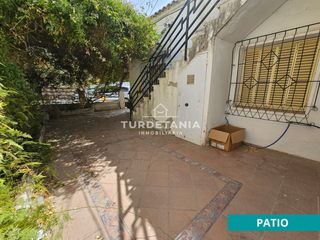 Haus in V Centenario-Piletas-Capuchinos. Casa antigua a 100 metros de la playa en avenida de las piletas