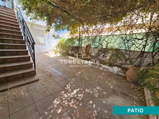 Casa in V Centenario-Piletas-Capuchinos. Casa antigua a 100 metros de la playa en avenida de las piletas